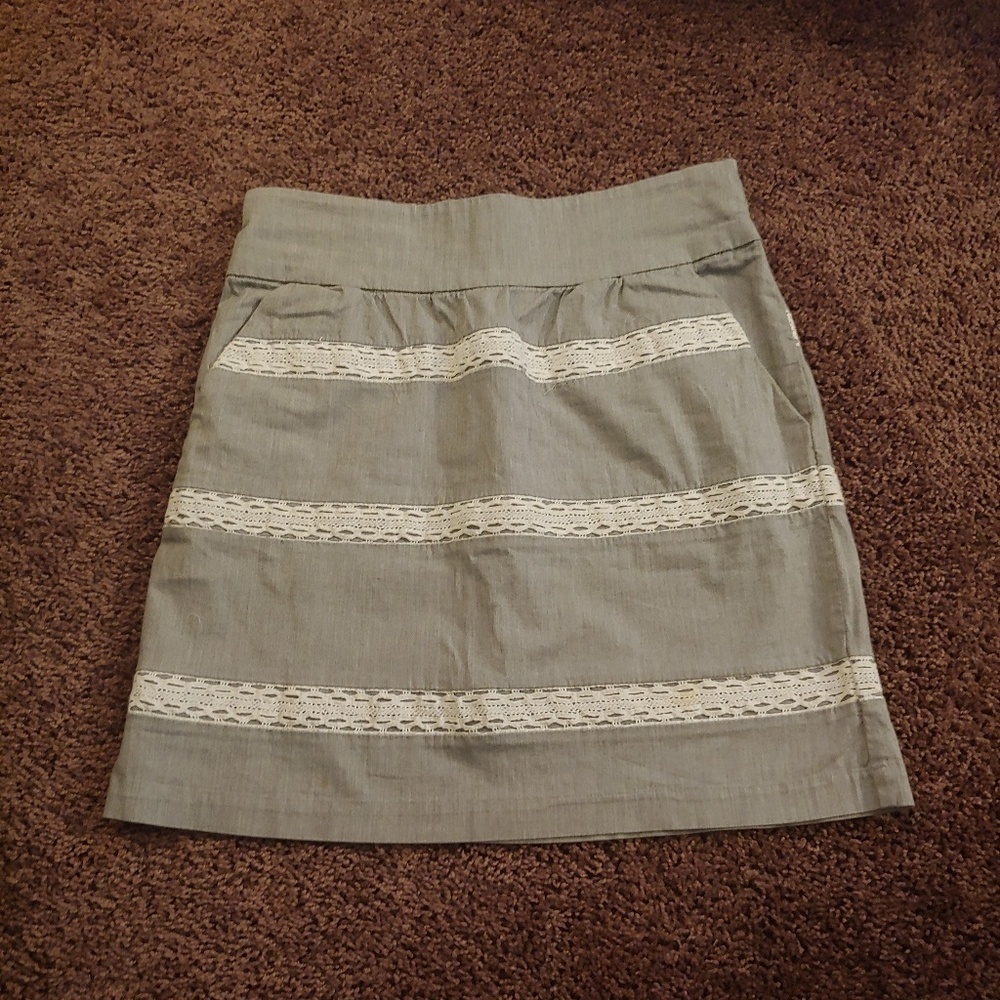 Banana republic gray&white midi skirt with pockets